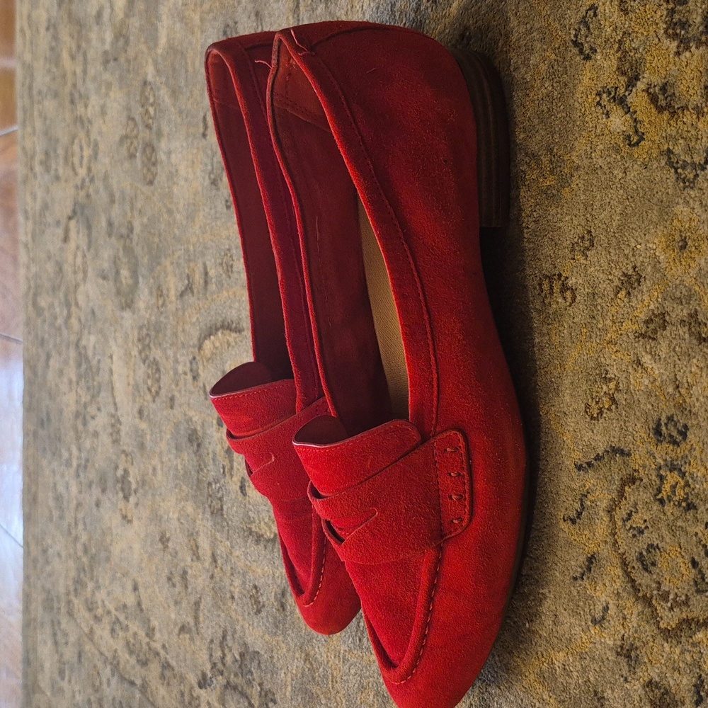 AEROSOLES Women's Bold Red Flats - Picture 3 of 9